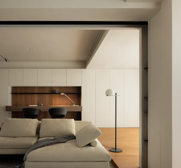 173㎡極簡原木風(fēng)，打破傳統(tǒng)空間的閉合形式，形成沉靜、自然的溫馨之家！